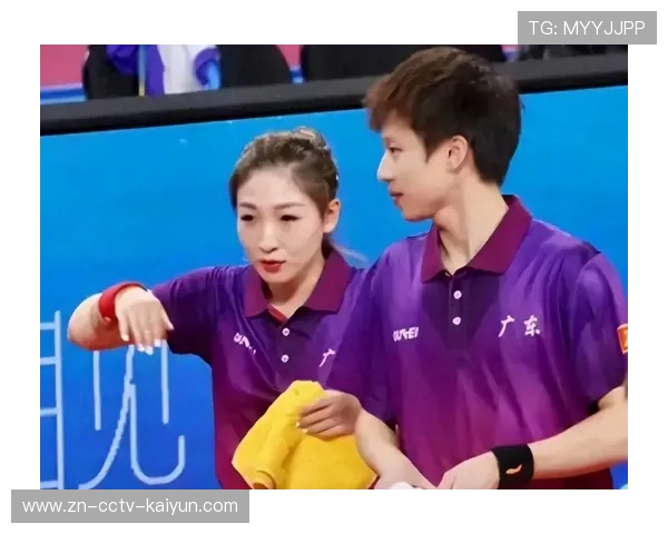 林高远-刘诗雯混双夺冠后分享获胜喜悦 林高远-刘诗雯混双夺冠后分享获胜喜悦