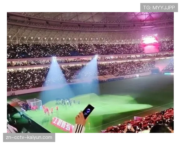 成都蓉城发布新主场首秀海报，凤凰山专业足球场门票已售罄